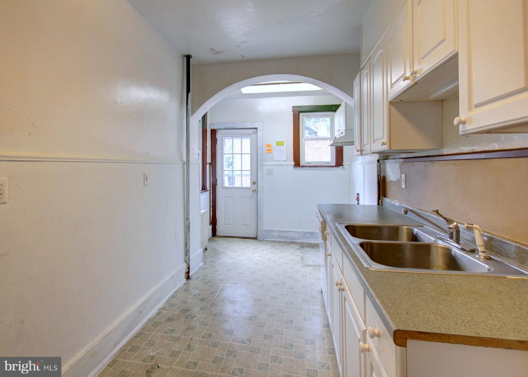 6826 Dunbar Road Baltimore, MD 21222 - Photo 9 of 20 Kitchen