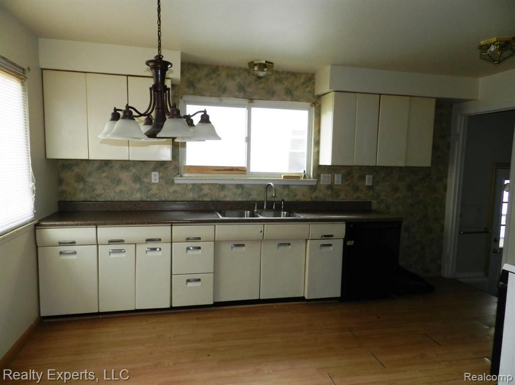18211 Ruth Street Melvindale, MI 48122 - Photo 3 of 10