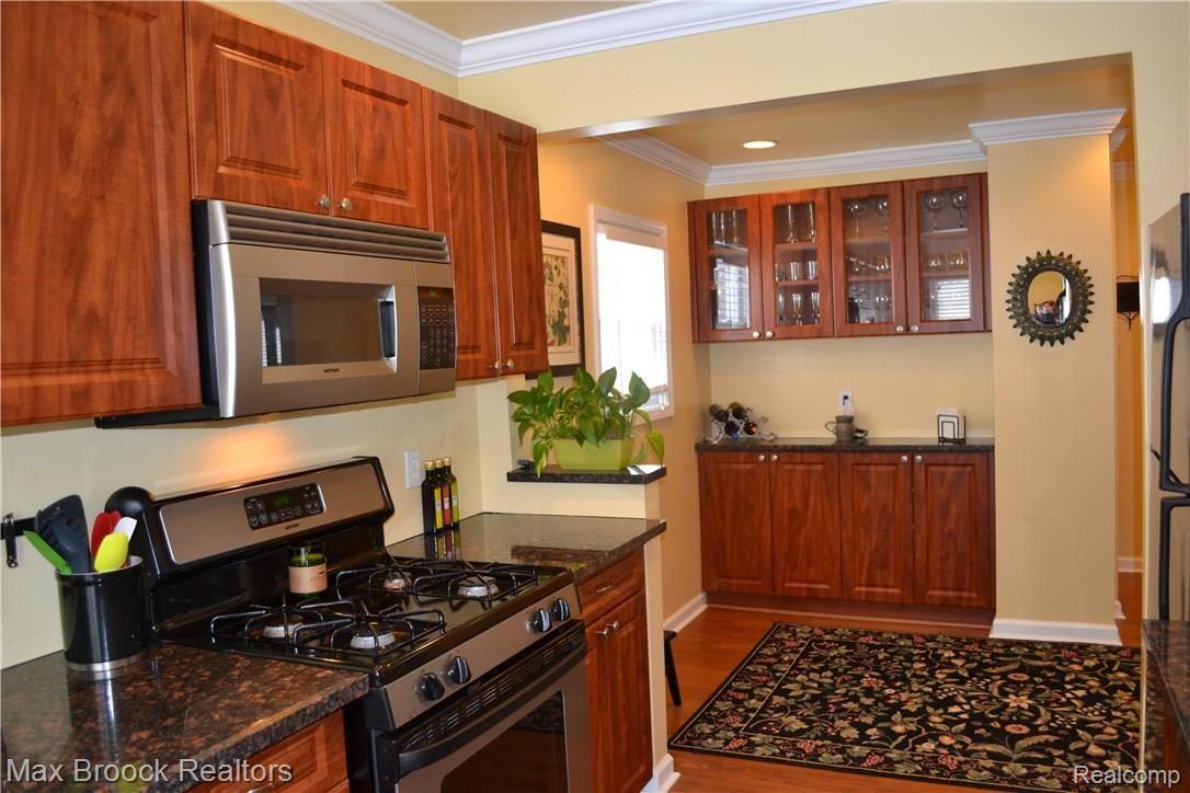 1284 Ruffner Avenue Birmingham, MI 48009 - Photo 2 of 21 Kitchen