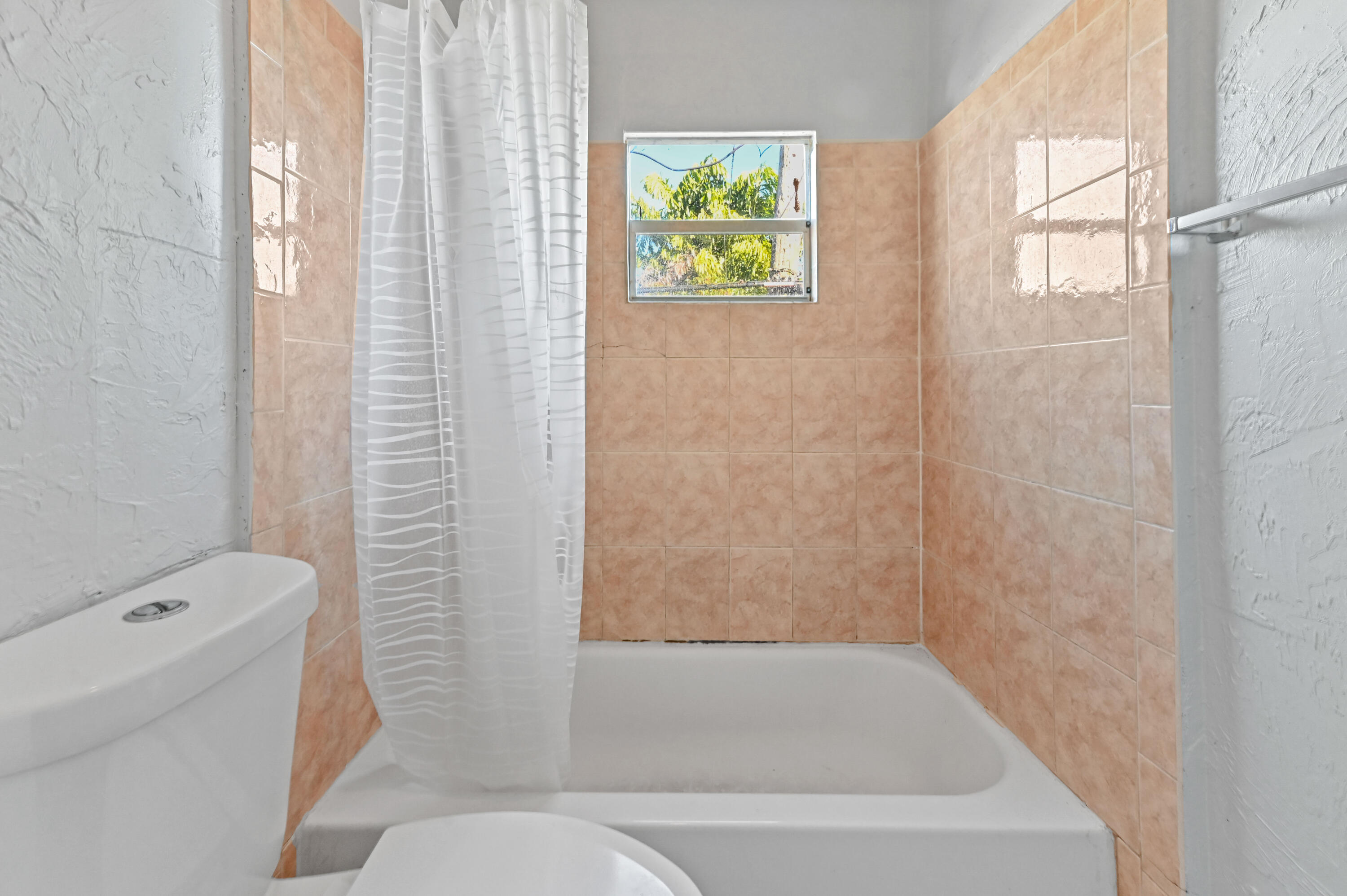 515 Putnam Road West Palm Beach, FL 33405 - Photo 17 of 23 a bathroom with a bathtub and a shower