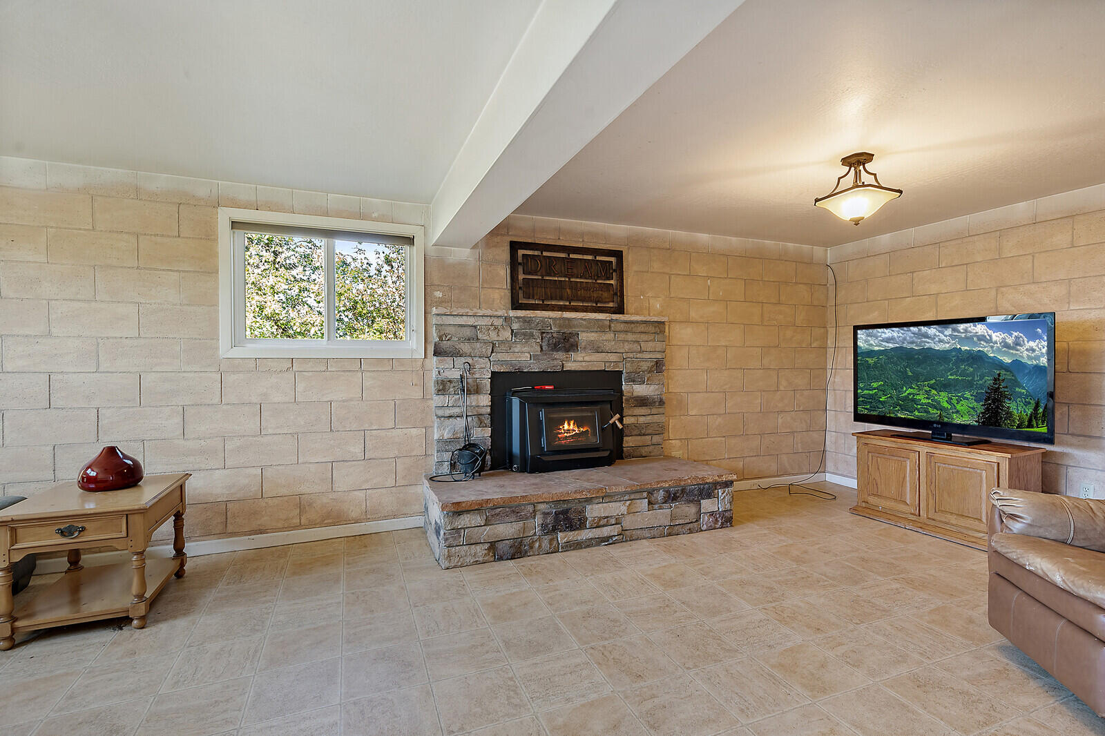 1477 Worthington Road Eagle Point, OR 97524 - Photo 29 of 65 30-Family Room
