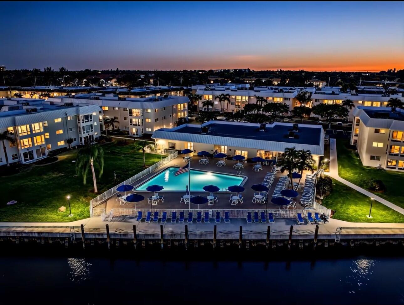 CLUBHOUSE & POOL ON THE WATER 16