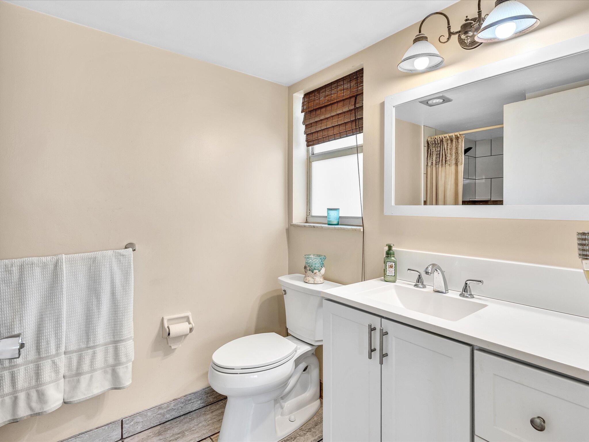 30 Colonial Club Drive, Unit 101 Boynton Beach, FL 33435 - Photo 23 of 58 GUEST BATHROOM