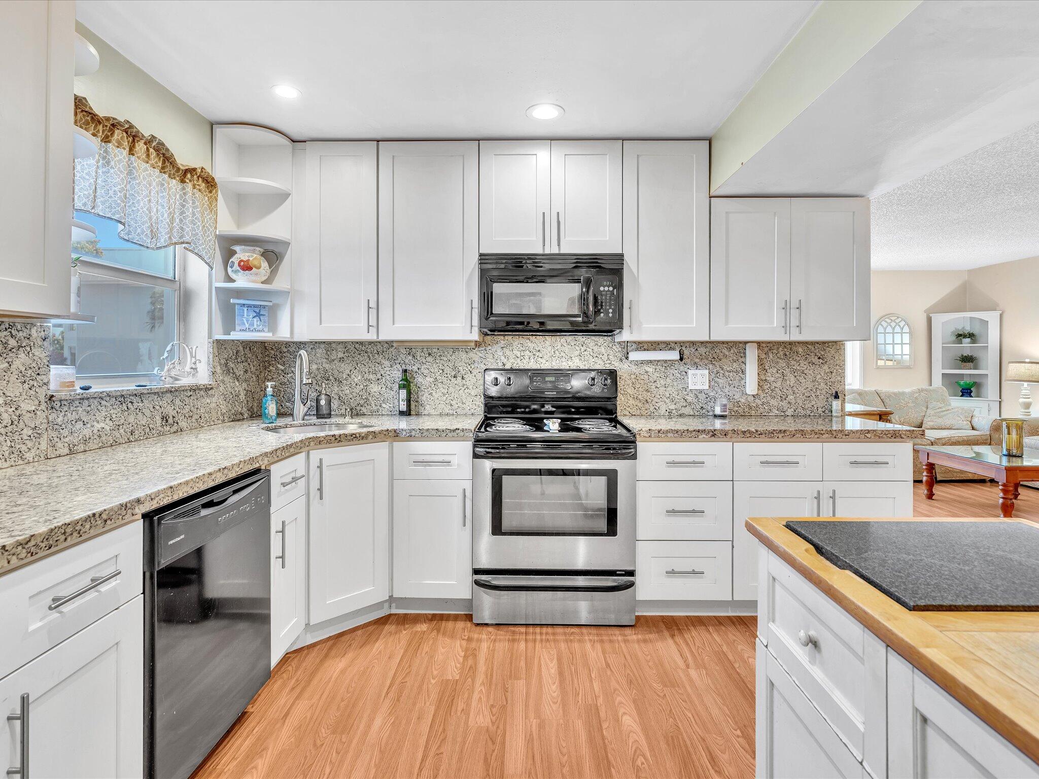 30 Colonial Club Drive, Unit 101 Boynton Beach, FL 33435 - Photo 4 of 58 KITCHEN