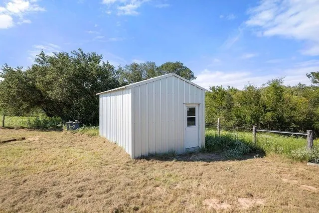 $2,350,000 | 6417 County Road 240, Waelder, TX 78959