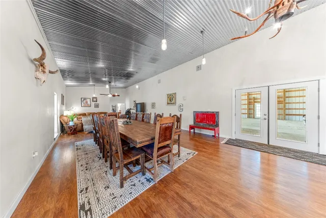 $2,350,000 | 6417 County Road 240, Waelder, TX 78959