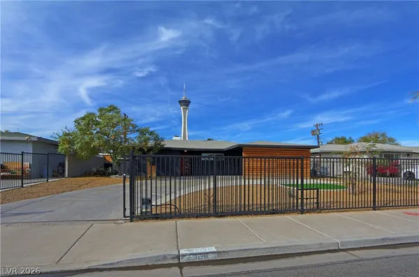 $2,715 | 2108 South 6th Street, Las Vegas, NV 89104