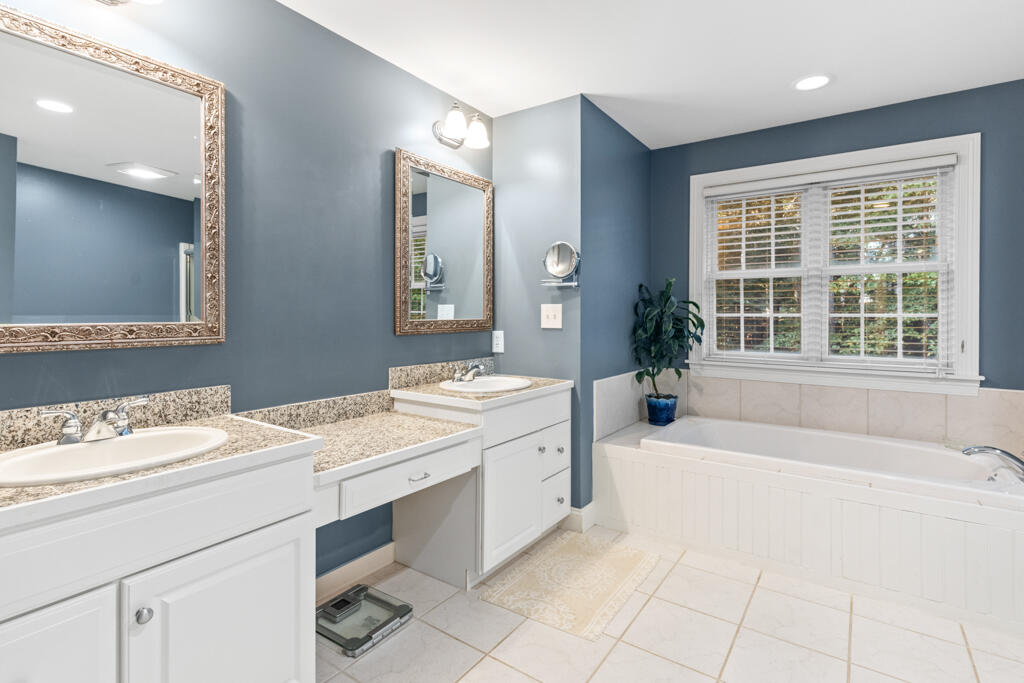 11 Fox Run Road Falmouth, ME 04105 - Photo 50 of 77 20251009-DSC08615