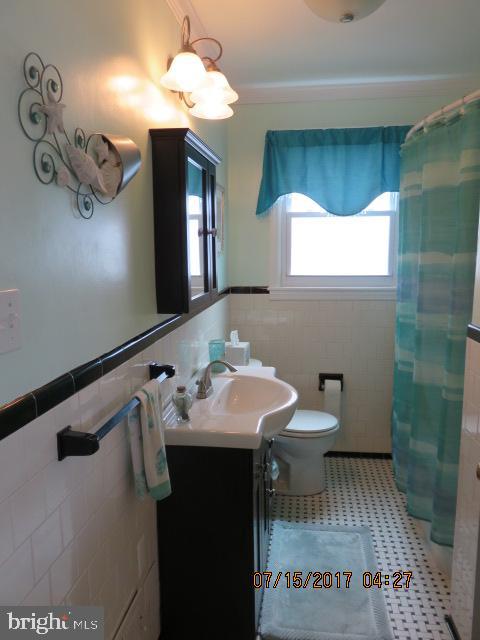 124 Granada Road Pasadena, MD 21122 - Photo 12 of 41 MAIN FLOOR FULL BATHROOM