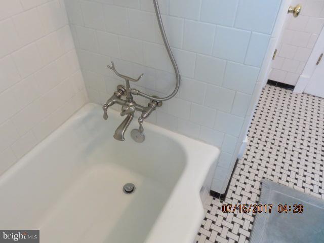 124 Granada Road Pasadena, MD 21122 - Photo 13 of 41 MAIN FLOOR FULL BATHROOM
