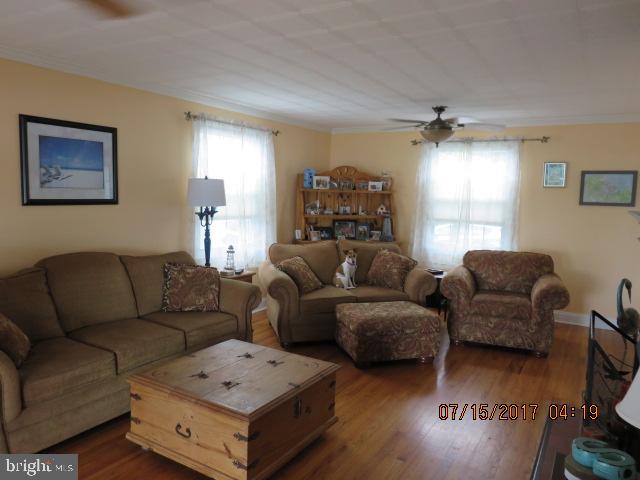 124 Granada Road Pasadena, MD 21122 - Photo 18 of 41 LIVING ROOM