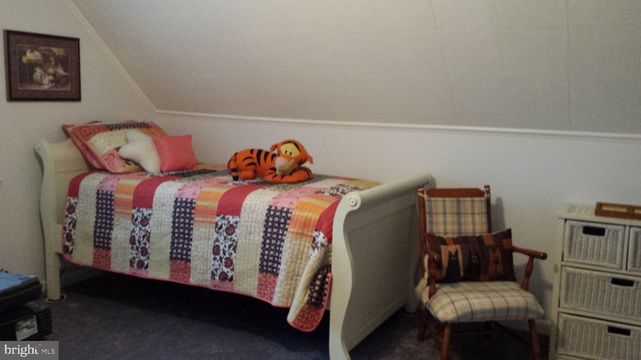 124 Granada Road Pasadena, MD 21122 - Photo 22 of 41 UPPER LEVEL BEDROOM