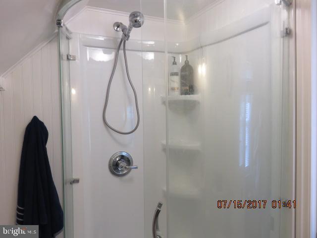 124 Granada Road Pasadena, MD 21122 - Photo 27 of 41 UPPER LEVEL FULL BATHROOM
