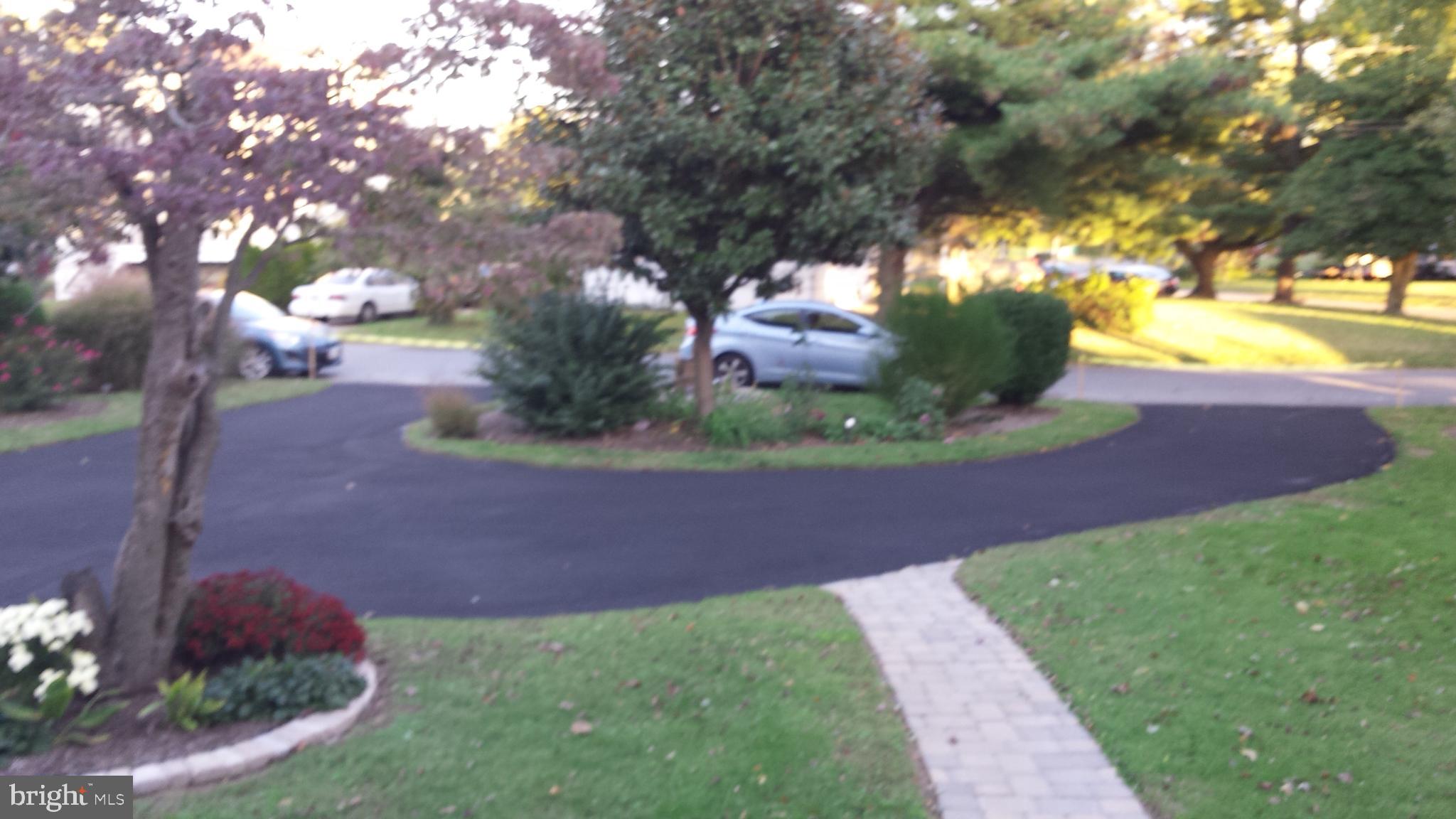 124 Granada Road Pasadena, MD 21122 - Photo 4 of 41 CIRCULAR DRIVEWAY