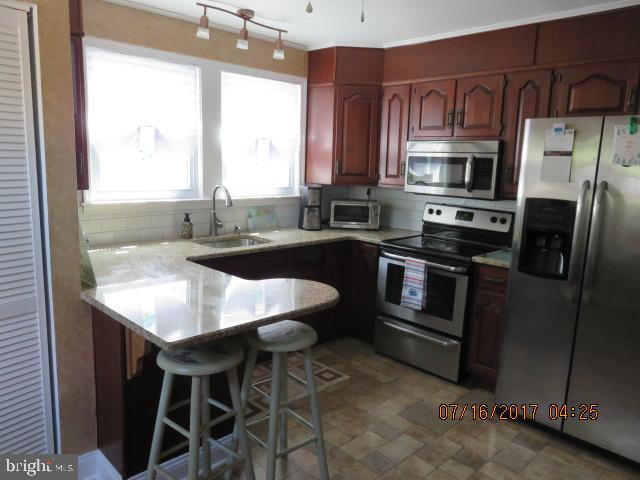 124 Granada Road Pasadena, MD 21122 - Photo 9 of 41 STAINLESS APPLIANCES