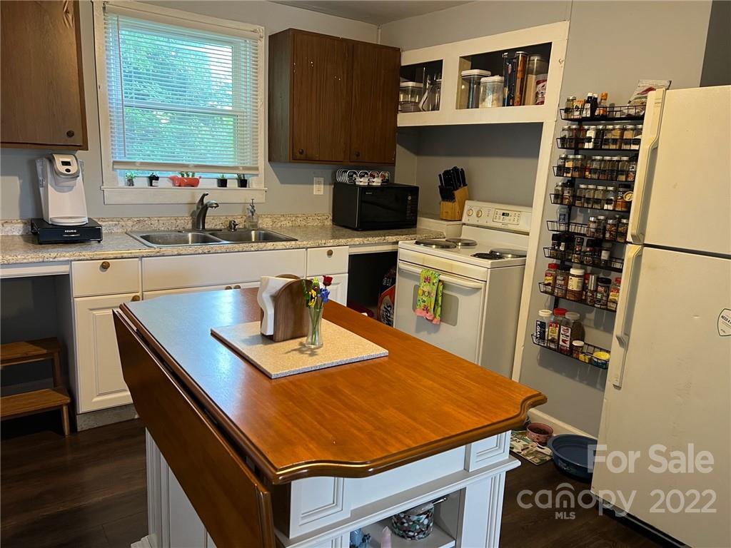 603 1st Street Southwest Hickory, NC 28602 - Photo 7 of 16