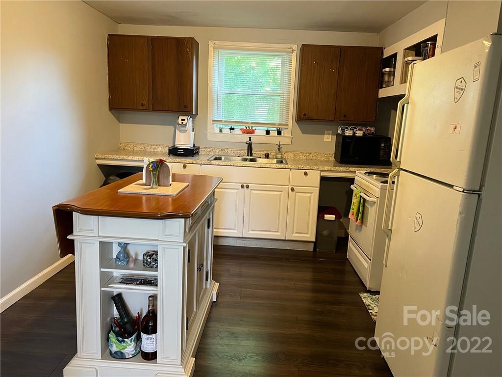 603 1st Street Southwest Hickory, NC 28602 - Photo 8 of 16
