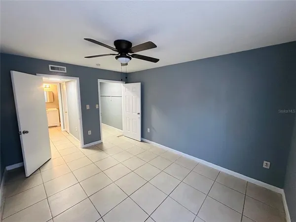 a view of a livingroom with a space and a ceiling fan