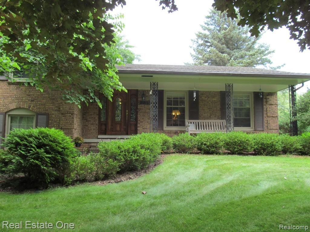 235 Shagbark Drive Rochester, MI 48309 - Photo 5 of 38 IMG_0554.jpg
