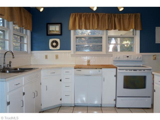 1029 Greystone Road Asheboro, NC 27203 - Photo 9 of 16 Kitchen.