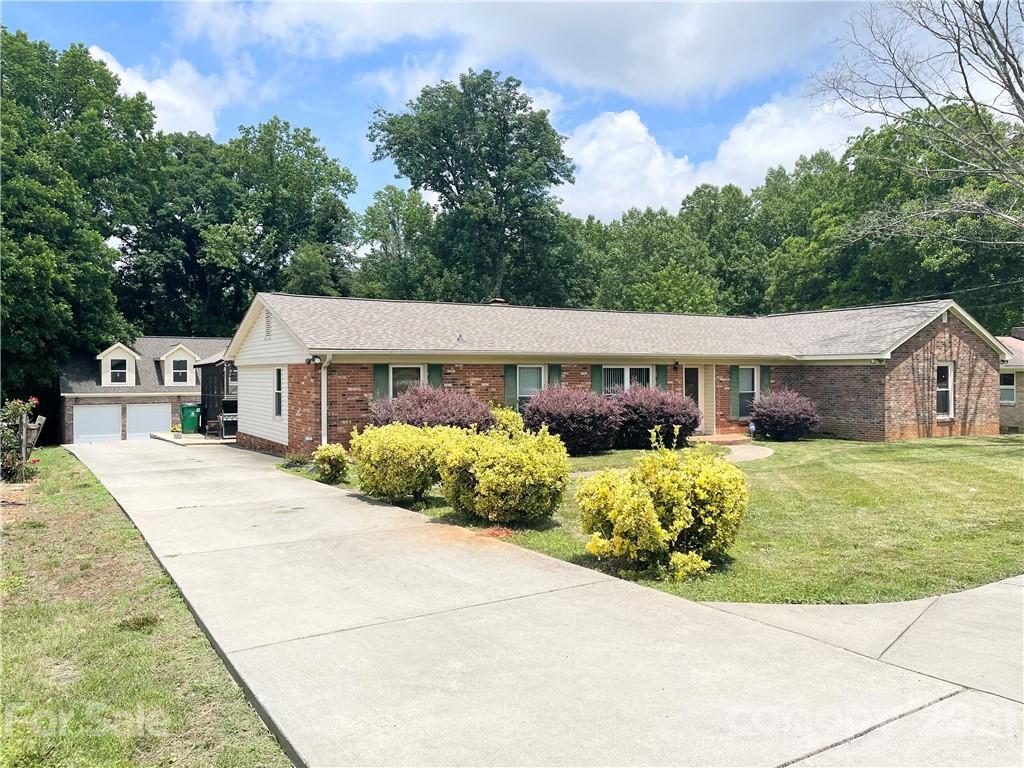 3217 Sunset Road Charlotte, NC 28216 - Photo 2 of 44 Gallery Image 2