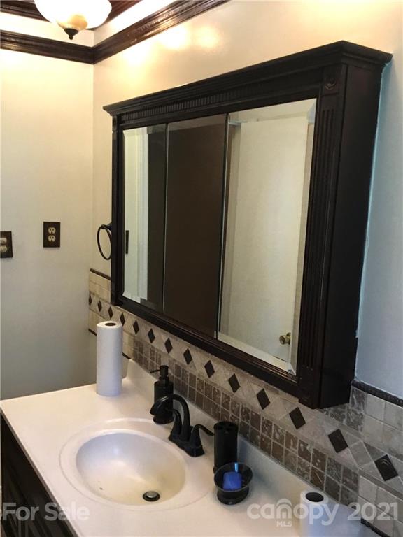 3217 Sunset Road Charlotte, NC 28216 - Photo 15 of 44 Gallery Image 15