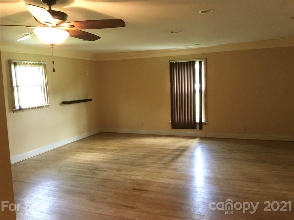 3217 Sunset Road Charlotte, NC 28216 - Photo 17 of 44 Gallery Image 17