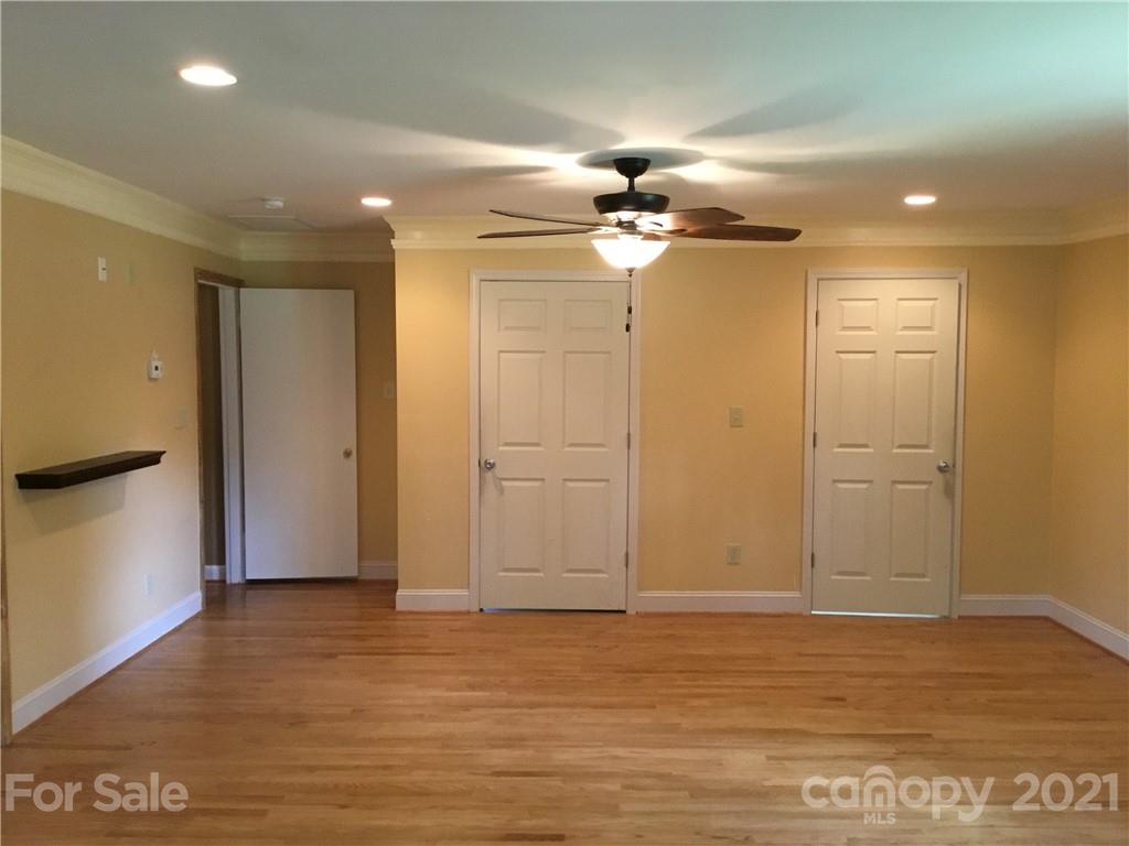 3217 Sunset Road Charlotte, NC 28216 - Photo 19 of 44 Gallery Image 19