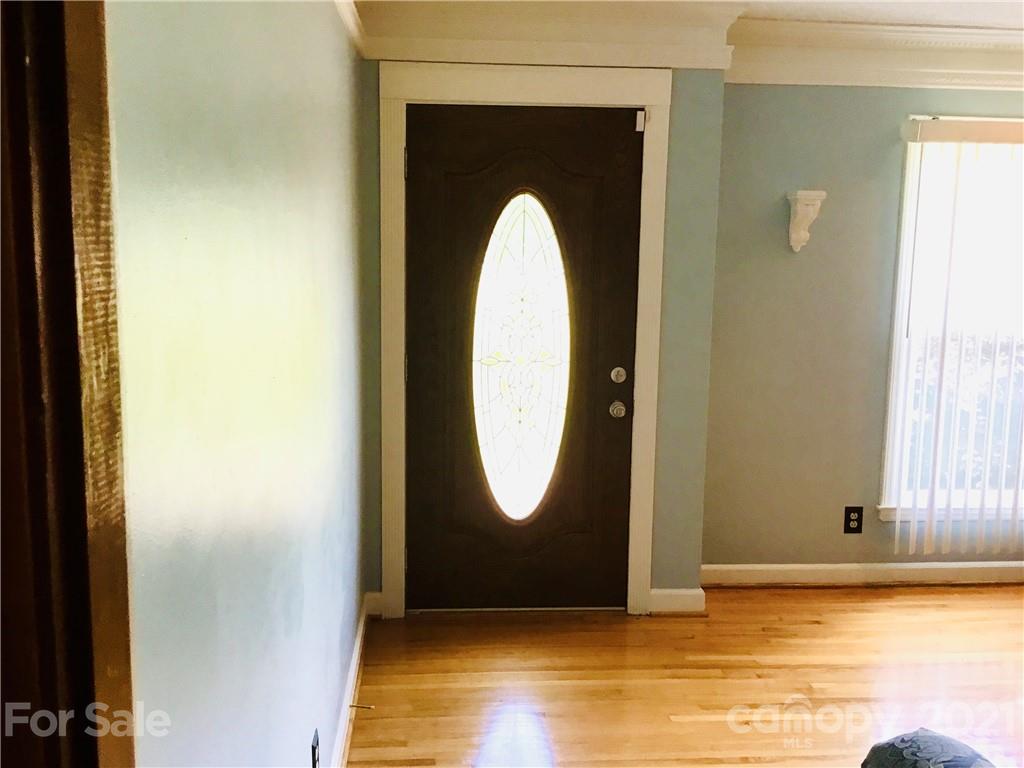 3217 Sunset Road Charlotte, NC 28216 - Photo 3 of 44 Gallery Image 3