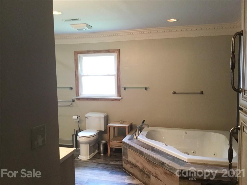 3217 Sunset Road Charlotte, NC 28216 - Photo 21 of 44 Gallery Image 21