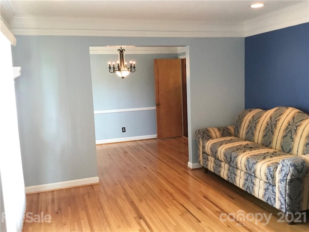 3217 Sunset Road Charlotte, NC 28216 - Photo 4 of 44 Gallery Image 4