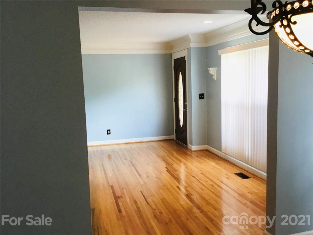 3217 Sunset Road Charlotte, NC 28216 - Photo 5 of 44 Gallery Image 5