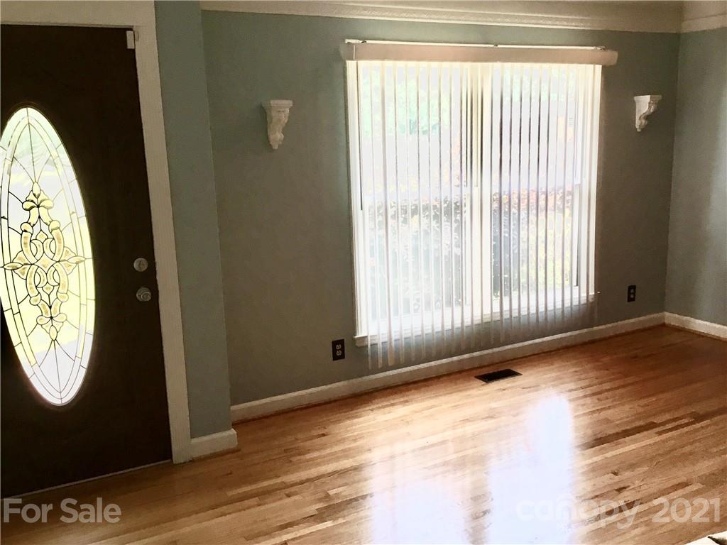 3217 Sunset Road Charlotte, NC 28216 - Photo 6 of 44 Gallery Image 6