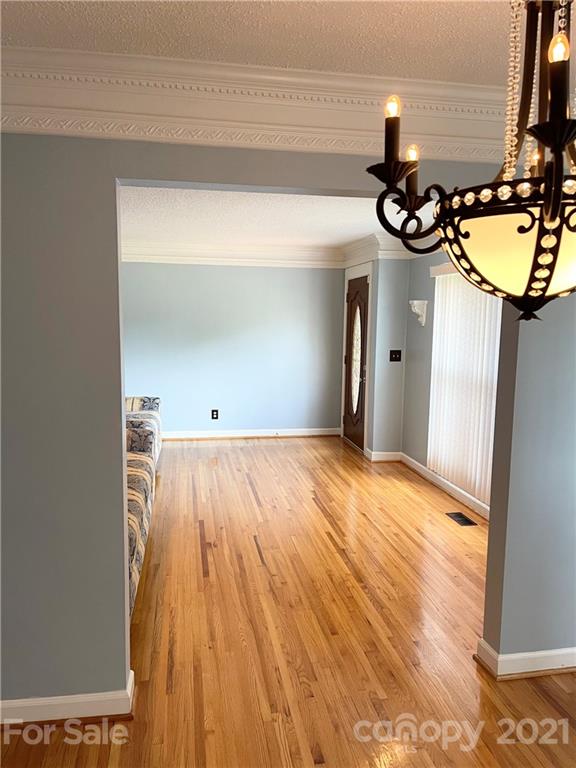 3217 Sunset Road Charlotte, NC 28216 - Photo 8 of 44 Gallery Image 8