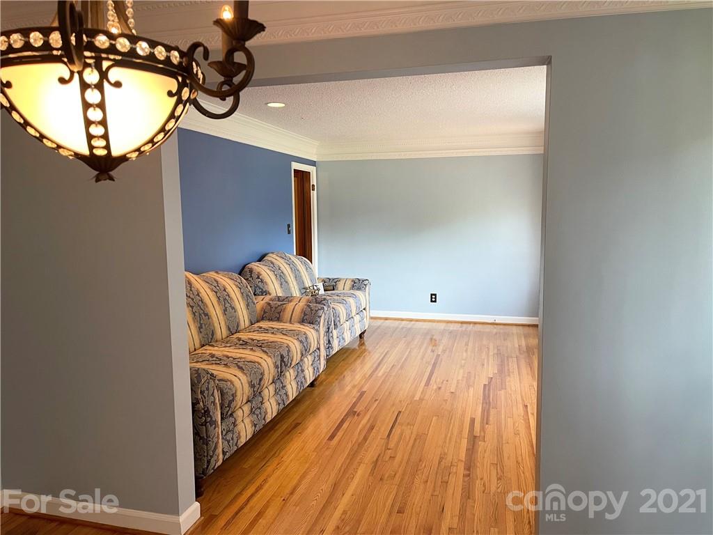3217 Sunset Road Charlotte, NC 28216 - Photo 9 of 44 Gallery Image 9