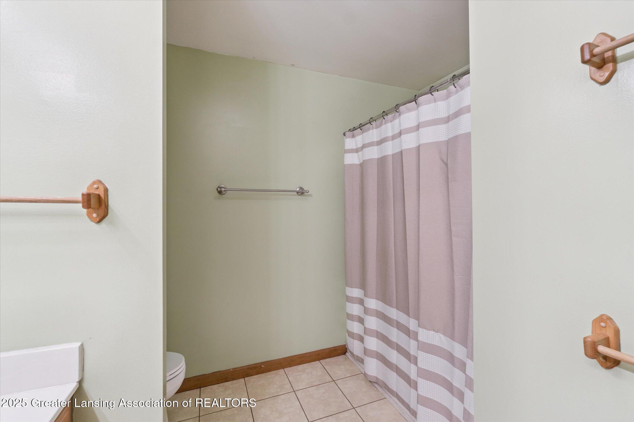 6039 West Beard Road Perry, MI 48872 - Photo 37 of 70 Primary Bath