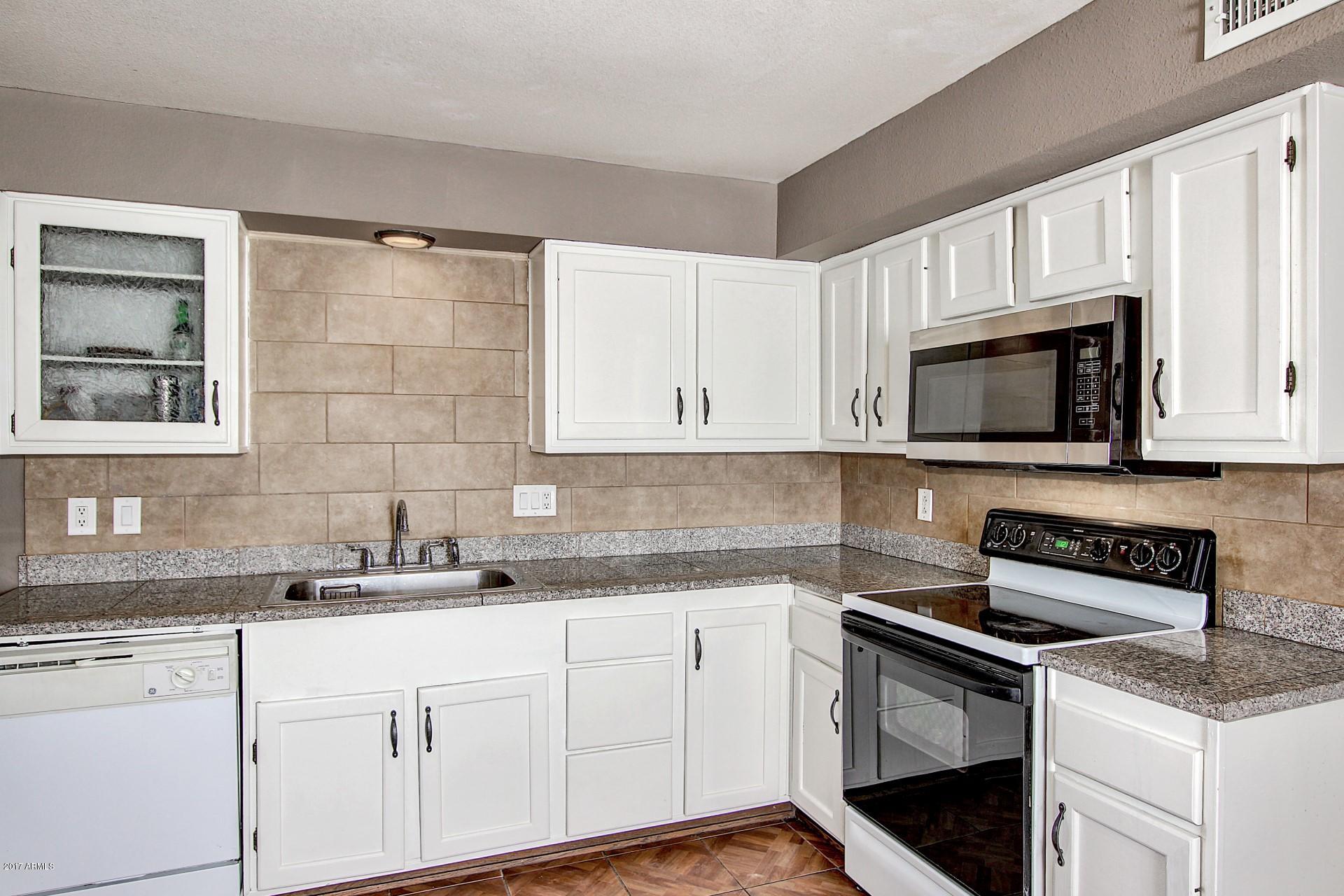 4124 East Vineyard Road Phoenix, AZ 85042 - Photo 12 of 35 Vineyard - 4124 (13)