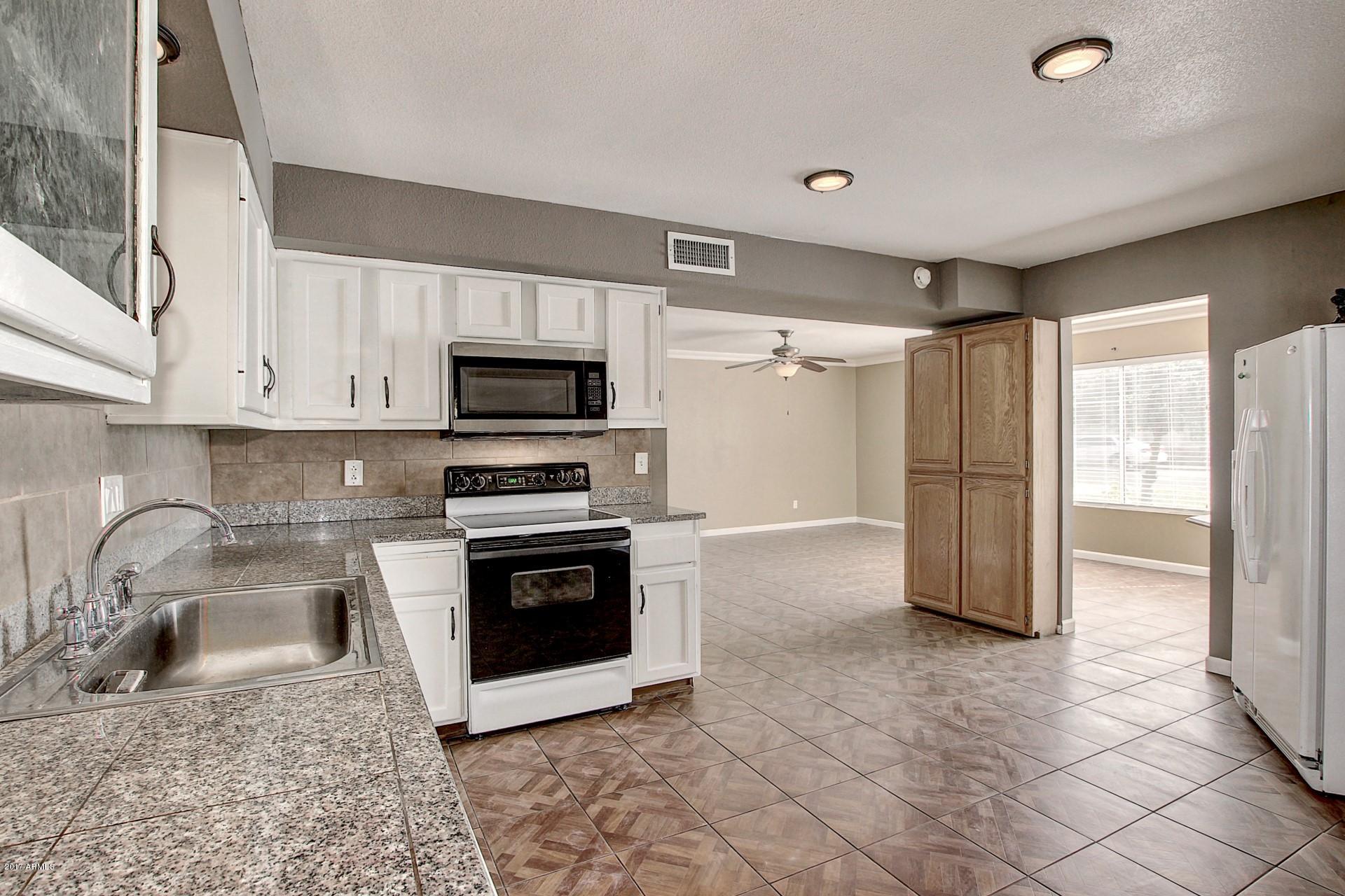 4124 East Vineyard Road Phoenix, AZ 85042 - Photo 3 of 35 Vineyard - 4124 (12)