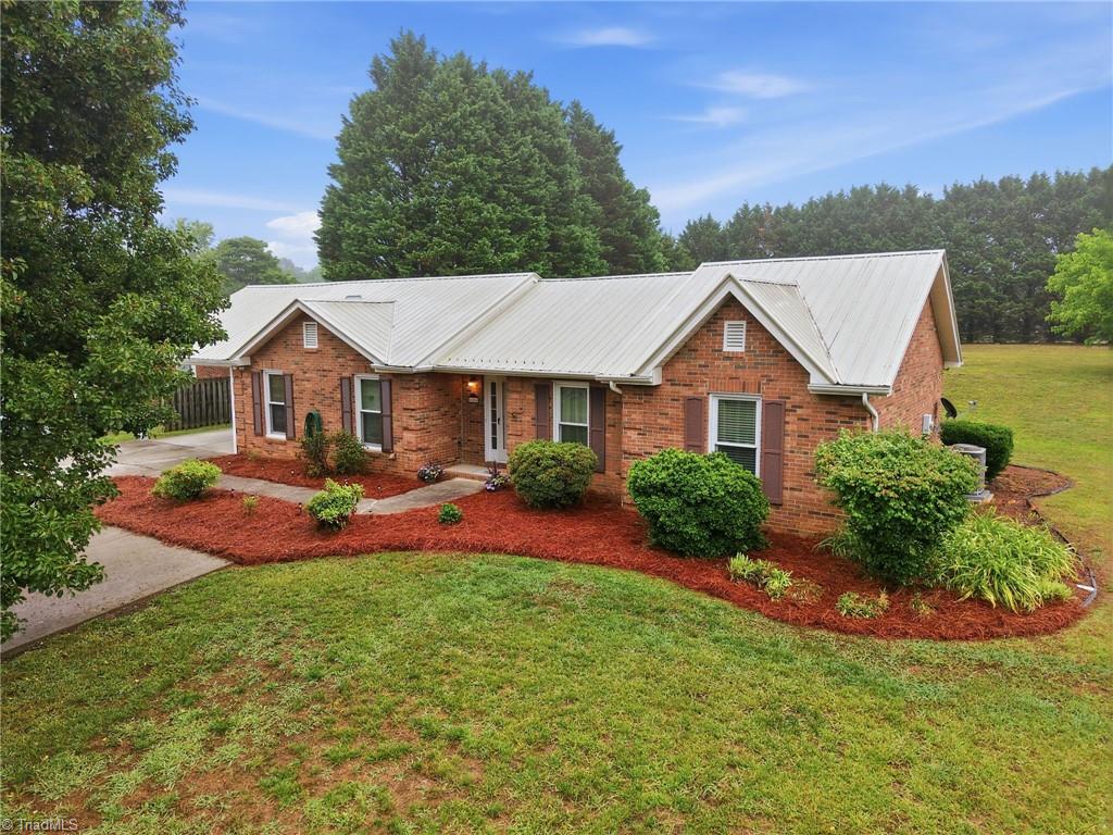 5200 Robin Lane Randleman, NC 27317 - Photo 3 of 40