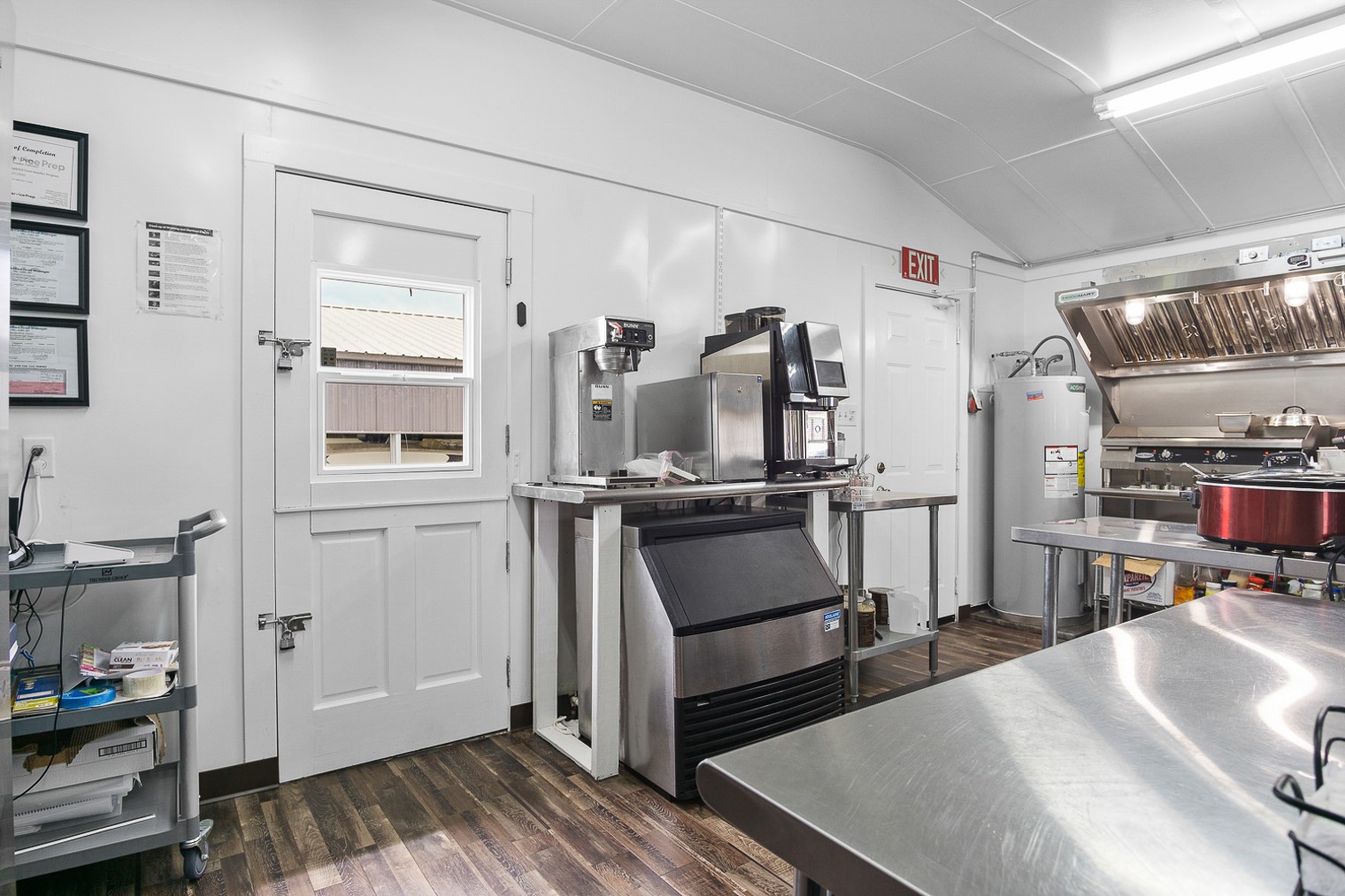 1136 Highway 87 Crystal Beach, TX 77650 - Photo 21 of 33 a living room with furniture and a flat screen tv