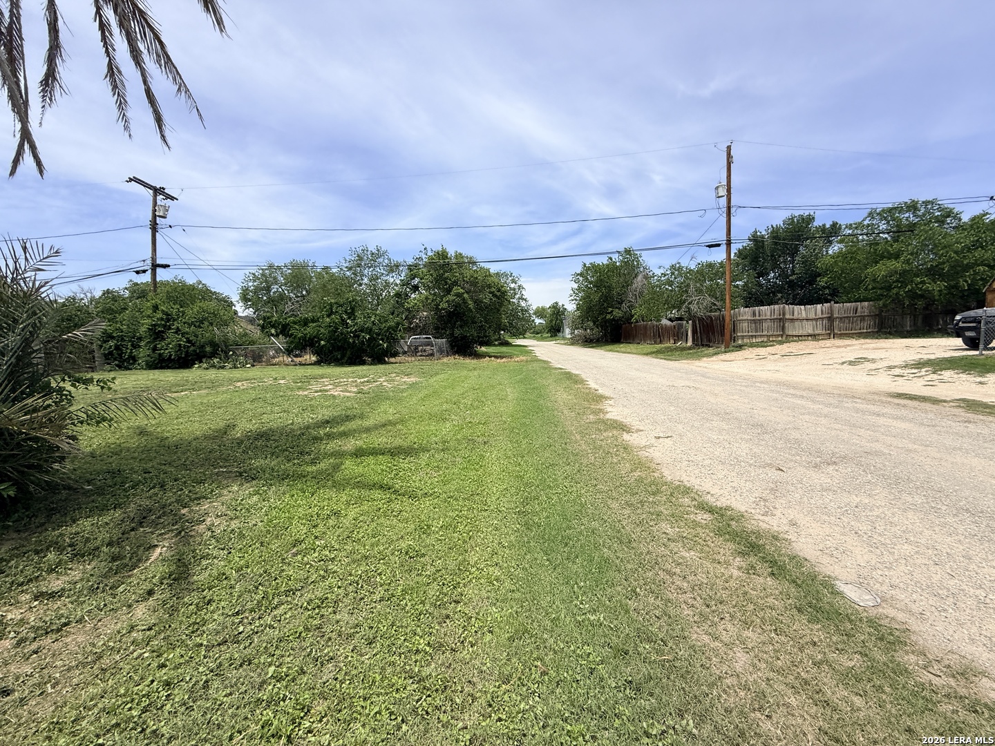 600 Crouch Avenue Devine, TX 78016 - Photo 6 of 8