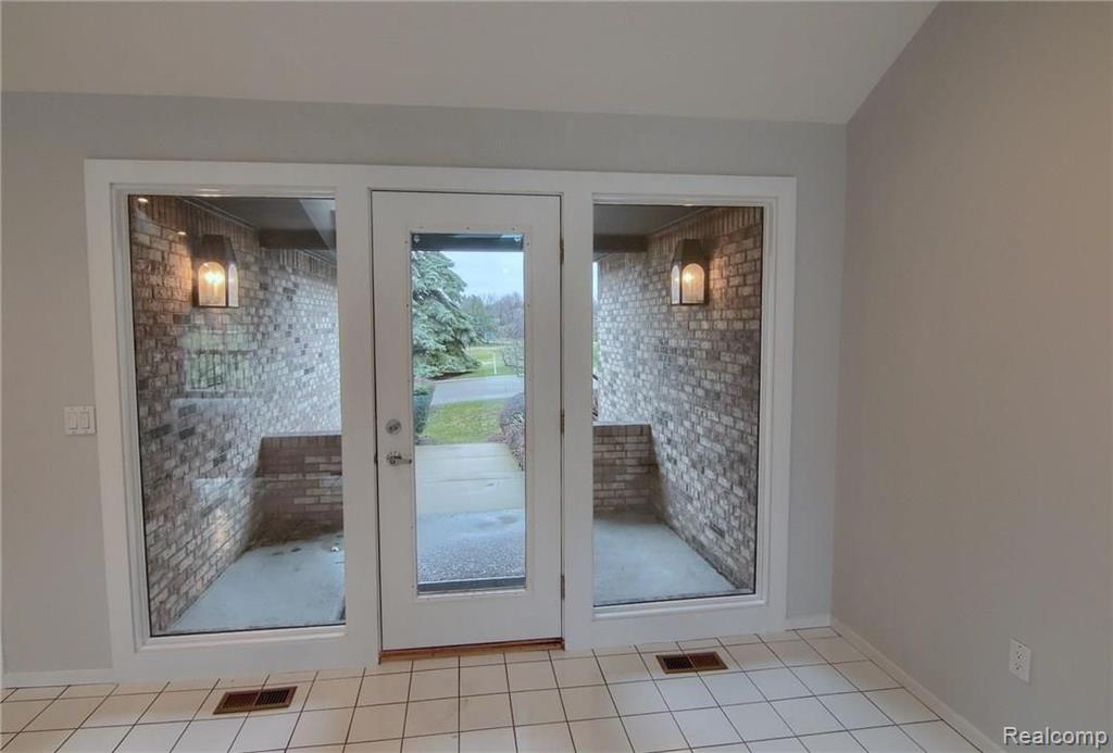 1965 Pine Ridge Lane Bloomfield Hills, MI 48302 - Photo 7 of 38