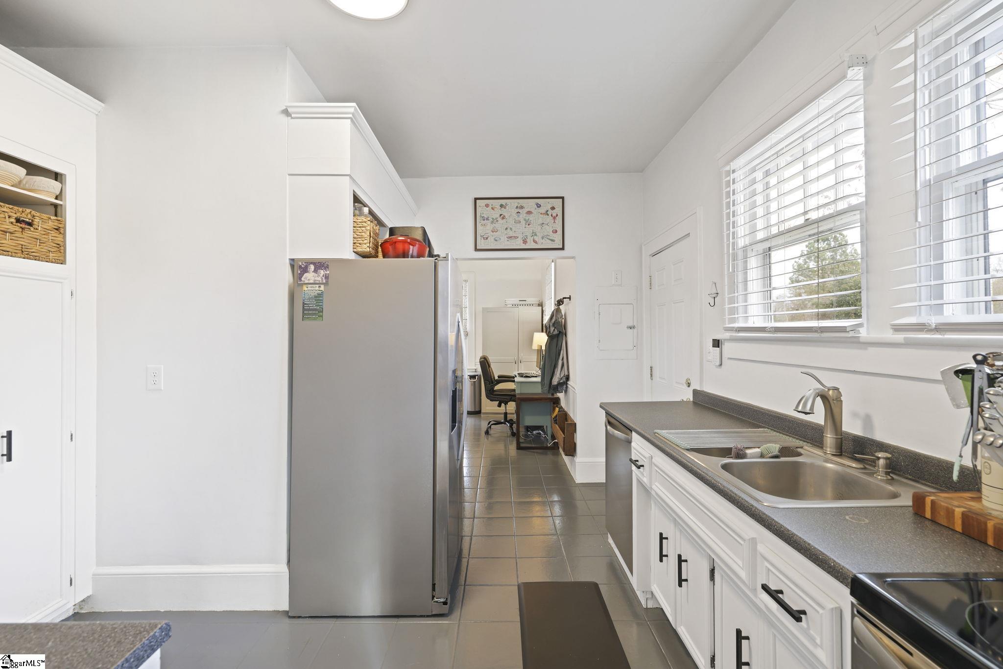 513 Northeast Main Street Easley, SC 29640 - Photo 12 of 38