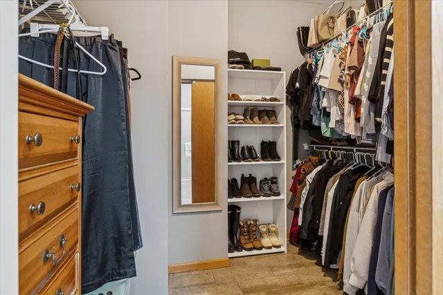 $260,000 | 420 Chesterfield Court, Unit 420, Oswego, IL 60543