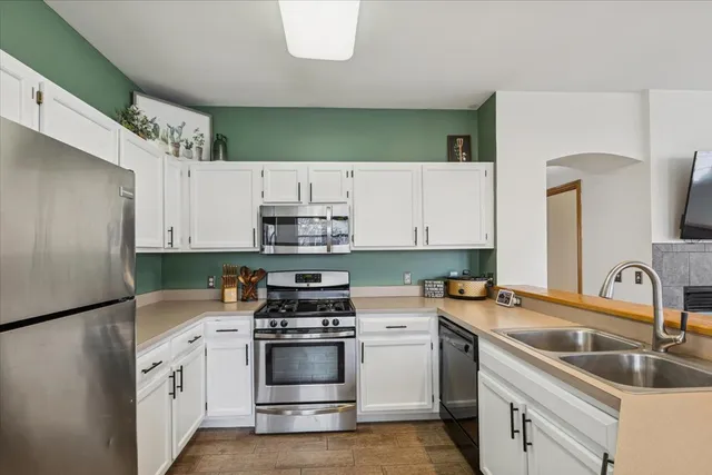 $260,000 | 420 Chesterfield Court, Unit 420, Oswego, IL 60543