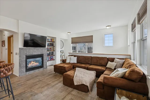 $260,000 | 420 Chesterfield Court, Unit 420, Oswego, IL 60543