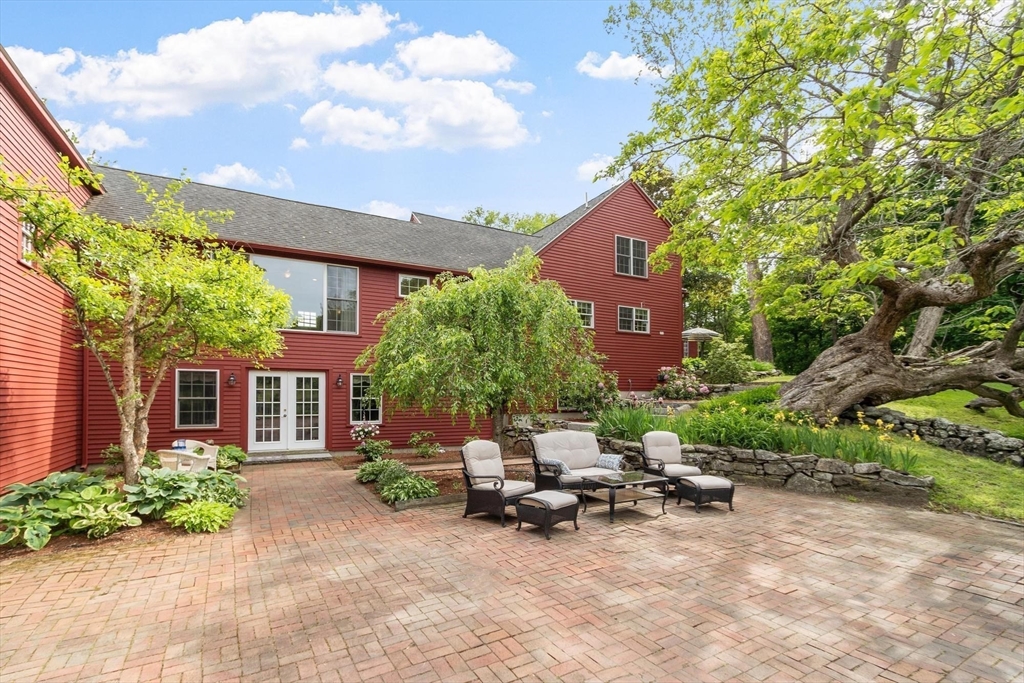 19 Maple Road Chelmsford, MA 01824 - Photo 2 of 37