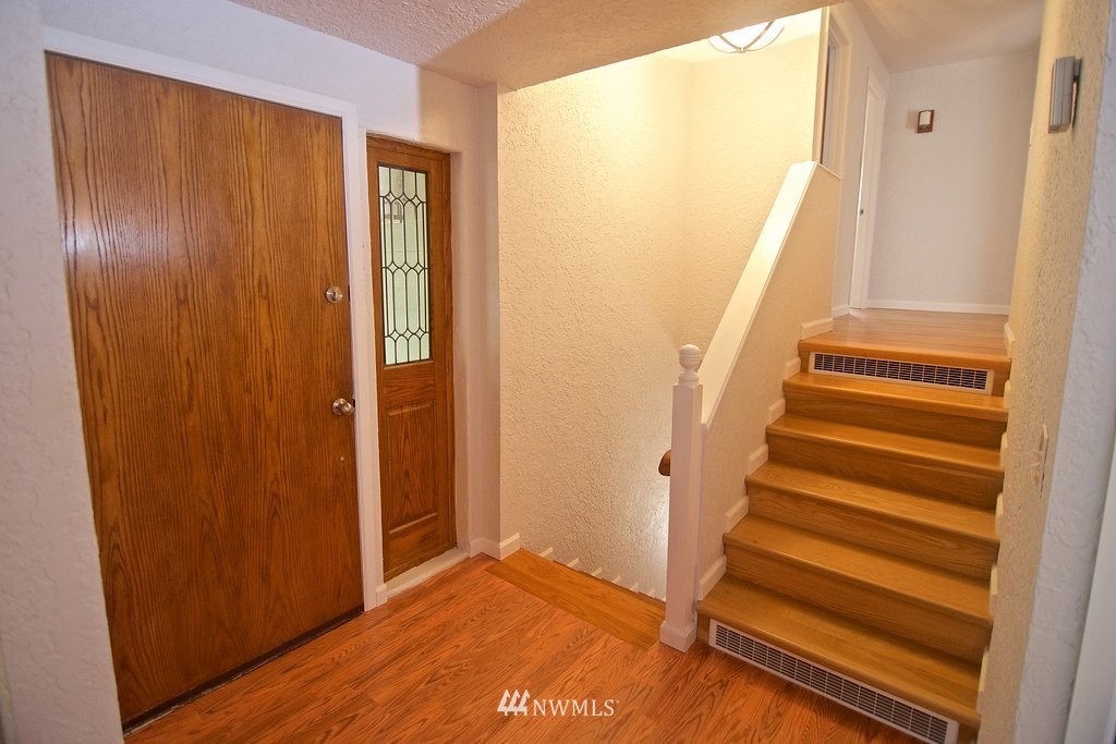 23422 Locust Way Bothell, WA 98021 - Photo 2 of 20