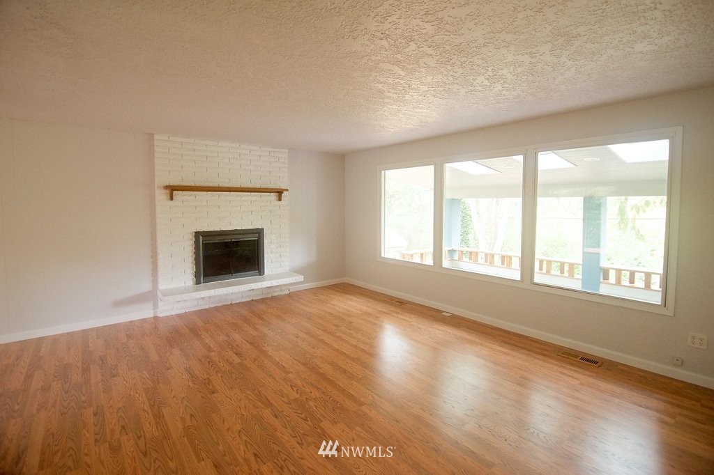 23422 Locust Way Bothell, WA 98021 - Photo 3 of 20