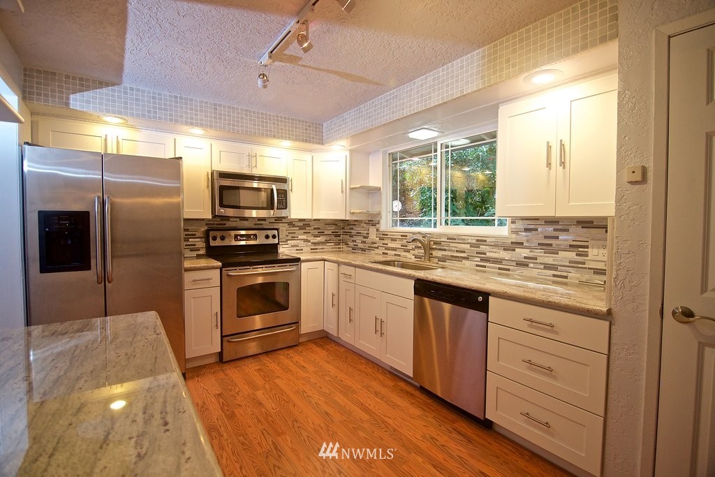 23422 Locust Way Bothell, WA 98021 - Photo 4 of 20